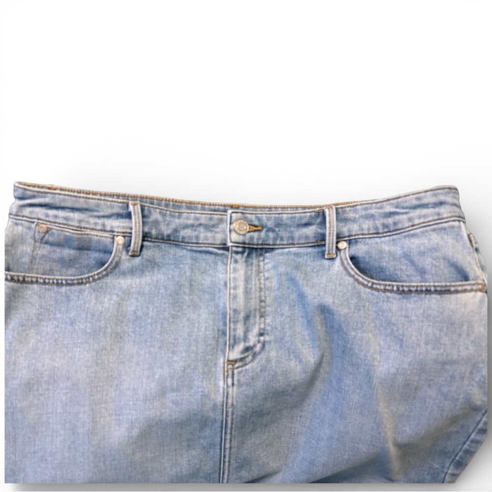 NWOT Talbots Amalfi Light Wash Denim Skirt | Classic Chic | Summer Staple - Picture 6 of 9